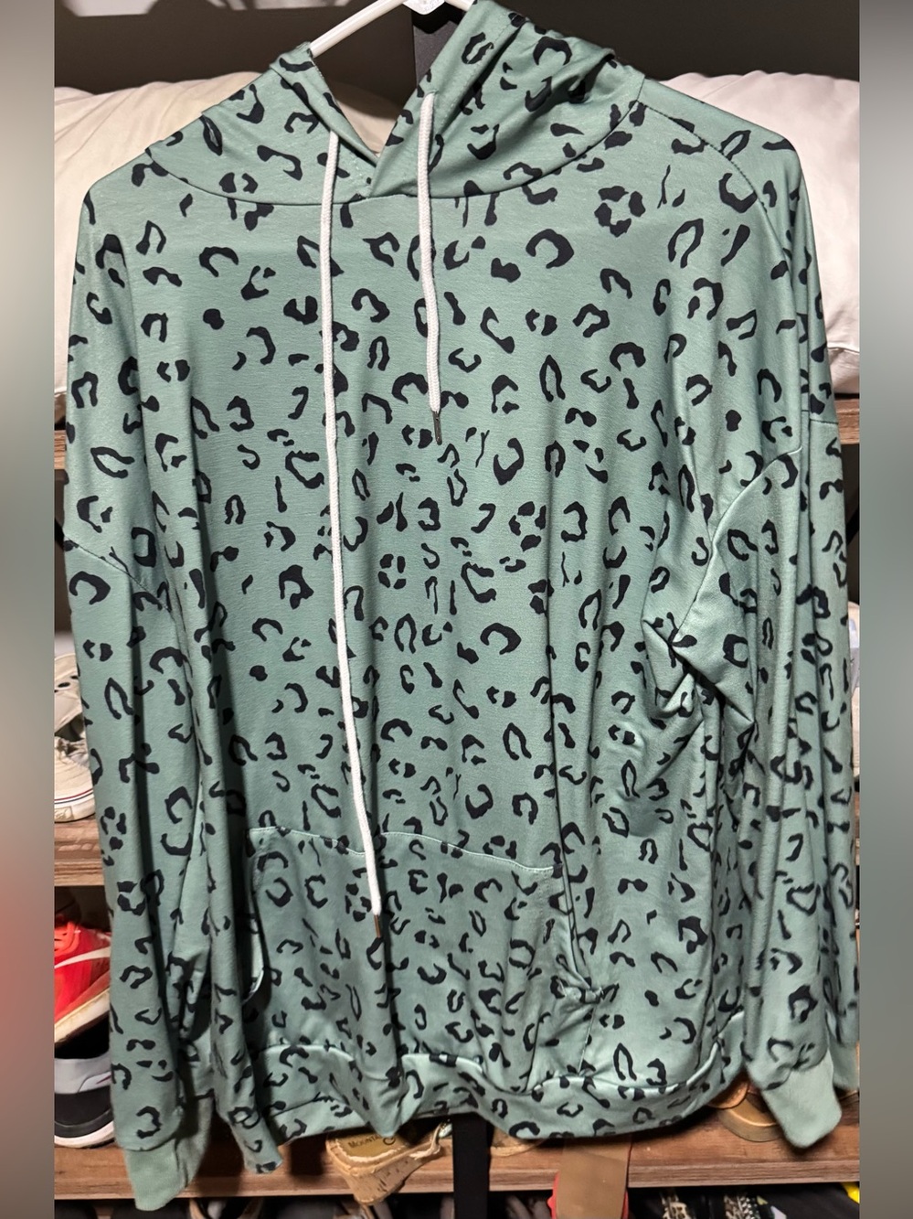 SHEIN Mint Green Leopard Print Kids Hoodie Pajama Top